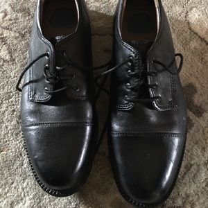 Men’s black leather dress shoes